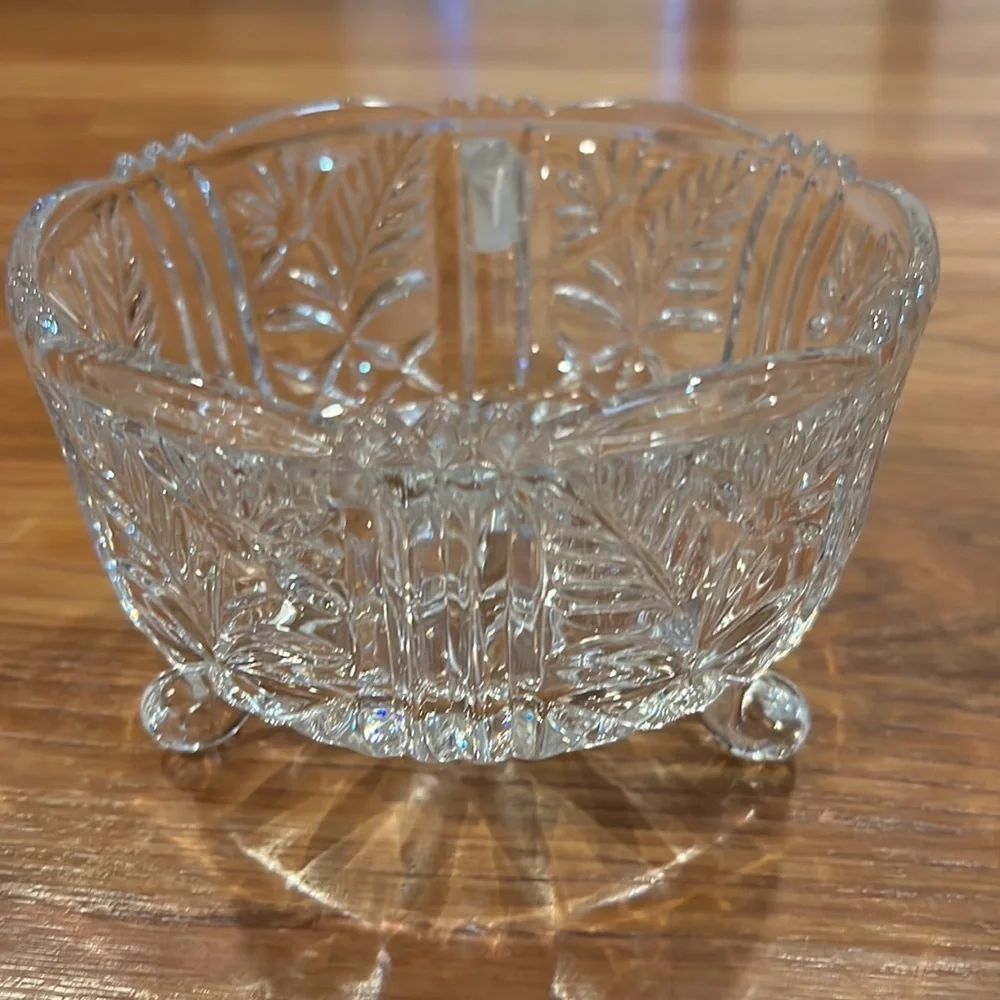 Pinwheel 3-Toed Footed Bowl